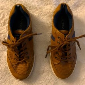 Nautica Boys Size 2 Sneakers Brown/Navy